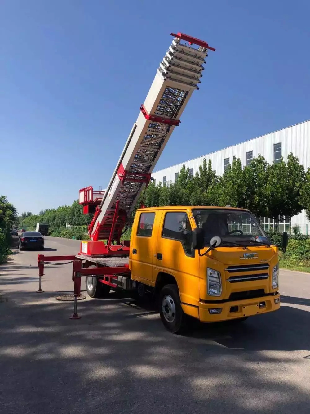 鱼峰附近的云梯车出租服务：轻松解决高空作业需求